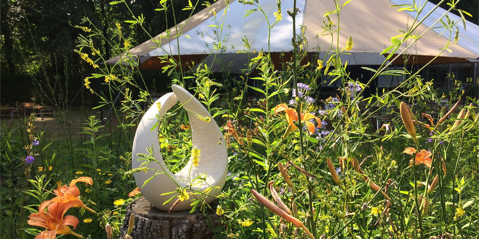 Beeld van Fred Broekkamp tijden 'Kunst in de Hortus'. foto2016 ©Jan Jansen